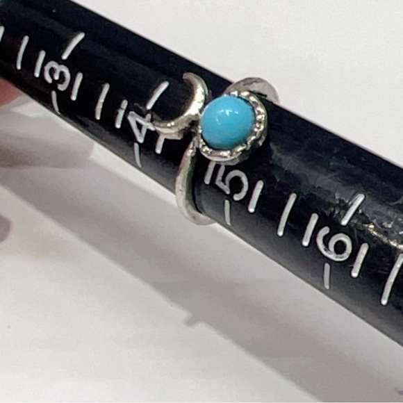 Ethereal Vintage Like Faux Turquoise Stone color Silver plated Ring - Picture 3 of 3